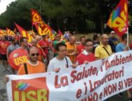 Taranto, operai Mittal: “Se non serviamo a produrre acciaio ci devono mantenere con un salario pieno”