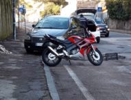 Napoli, auto e moto dentro una buca ad Agnano:  tragedia sfiorata. Non è colpa del clima