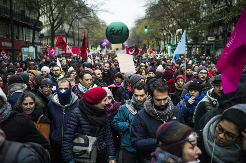 Francia, un milione e mezzo di persone contro riforma delle pensioni
