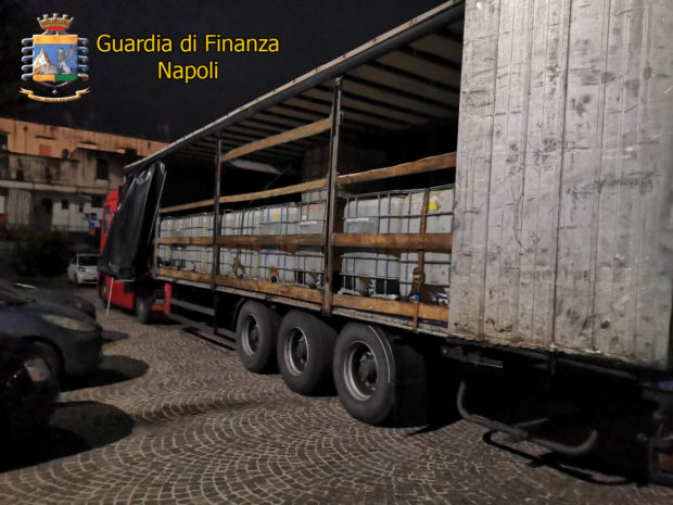 Napoli, sequestrato Tir con 27 mila litri gasolio di contrabbando