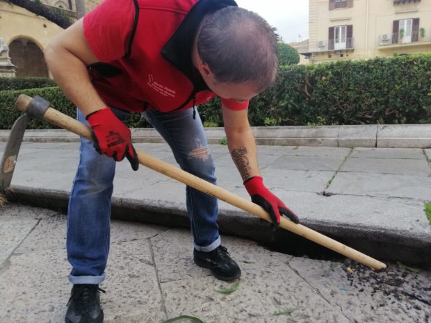 Palermo: prendono il reddito di cittadinanza, si danno da fare e puliscono la città