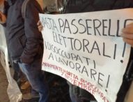 Napoli, de Magistris cavalca le proteste dei disoccupati e attacca il governatore