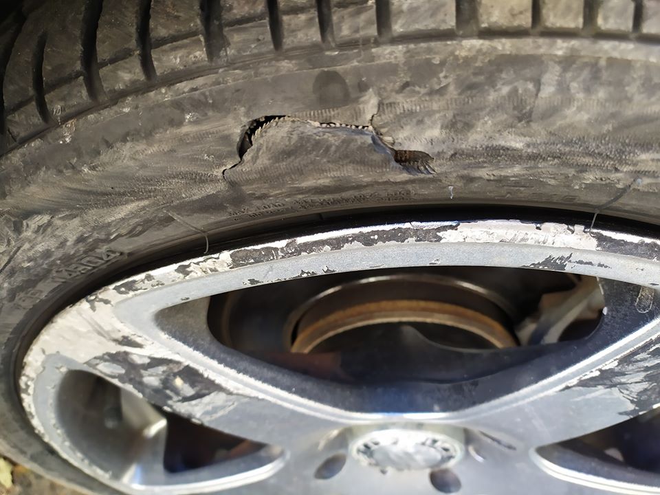 Napoli,  squarciate le gomme alla consigliera Laura Bismuto