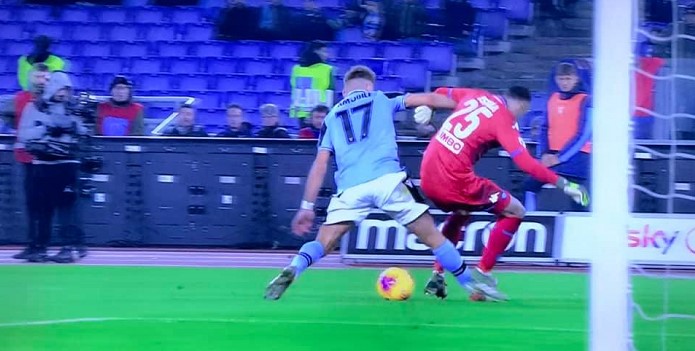 Frittata di Ospina, Napoli masochista pure con la Lazio