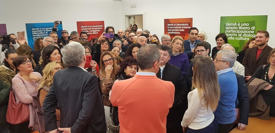 Napoli: scappano tutti da DeMa, niente firme per le suppletive