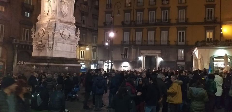 Napoli, le “sardine” fanno flop