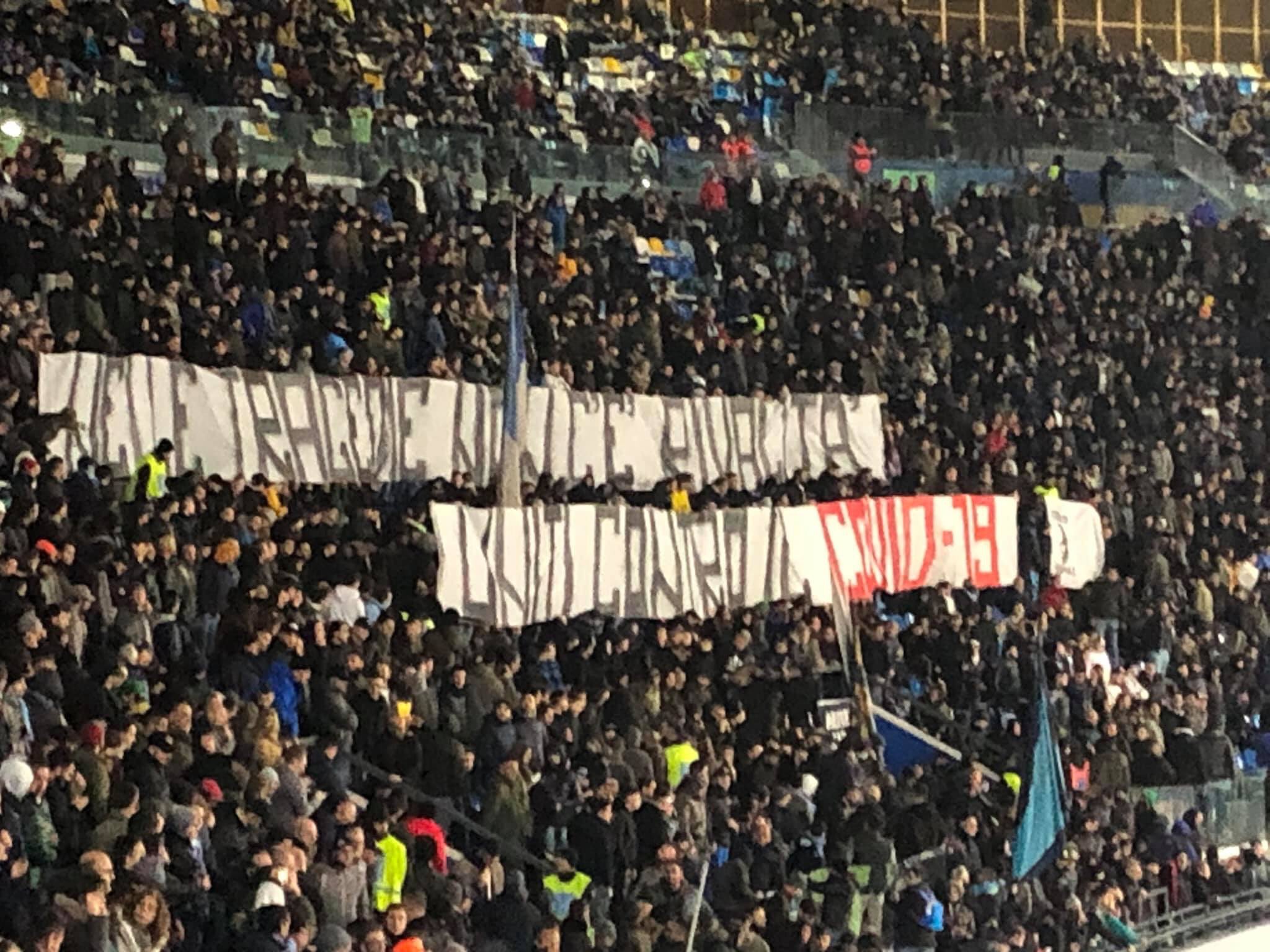 Napoli, striscione ultras contro Coronavirus:”nelle tragedie non c’è rivalità”