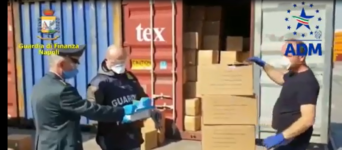 Napoli, sciacallaggio mascherine: due blitz della Guardia di Finanza