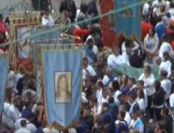 De Luca mette in quarantena la Pasqua: stop a riti pubblici e processioni religiose
