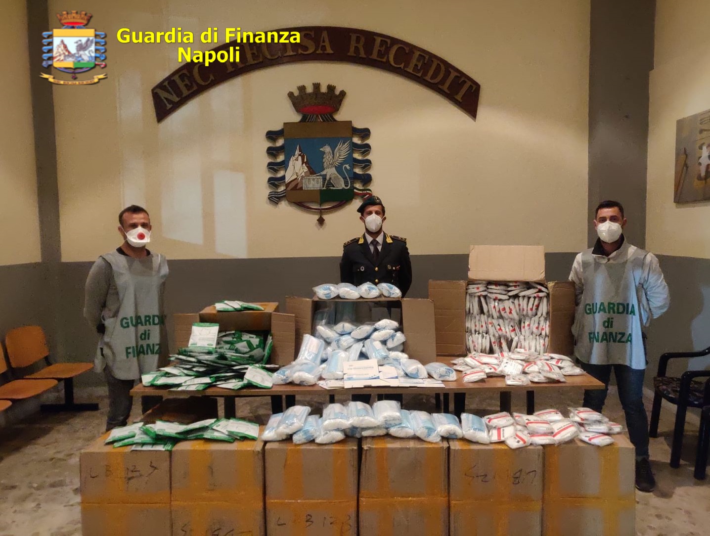 Coronavirus, Napoli: la Guardia di Finanza sequestra 116 mila mascherine