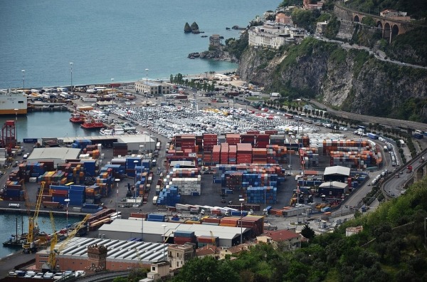 Salerno, incidente nel porto: un morto e un ferito grave
