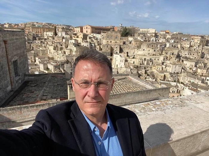 Coronavirus, il deputato Cirielli annuncia: “Sono tornato positivo”