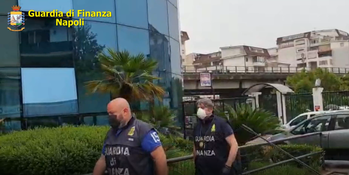 Napoli, operazione anticamorra: arresti e sequestro di beni per 10 milioni di euro