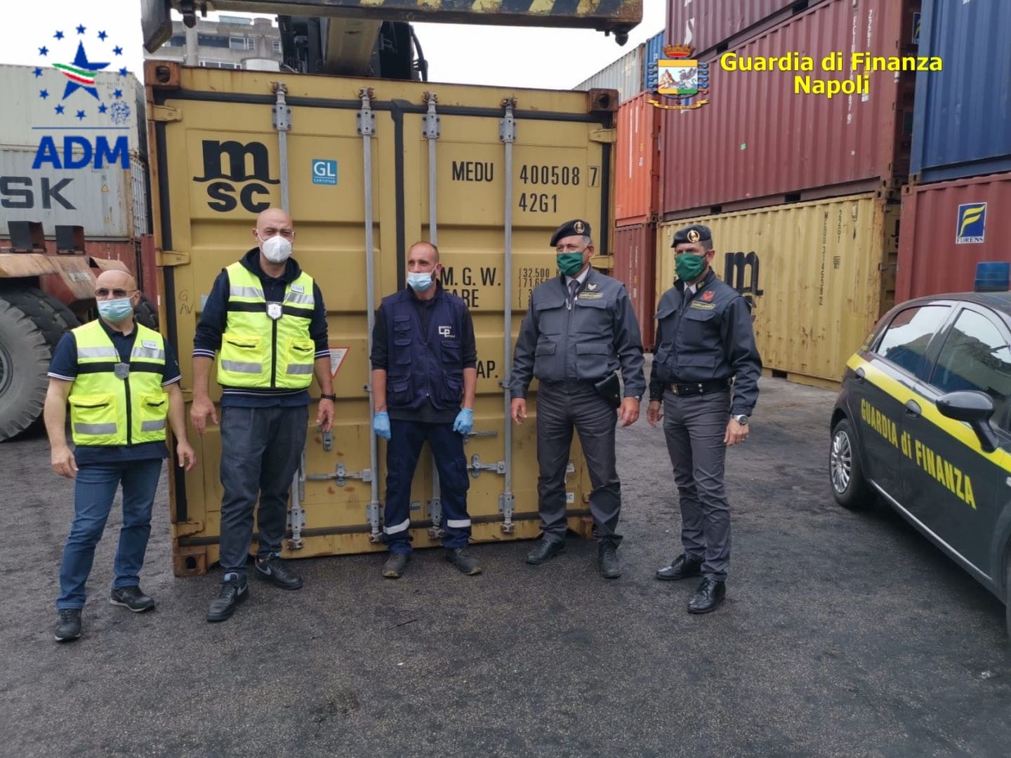 Napoli, guardia di finanza sequestra 8 tonnellate di rifiuti speciali in porto