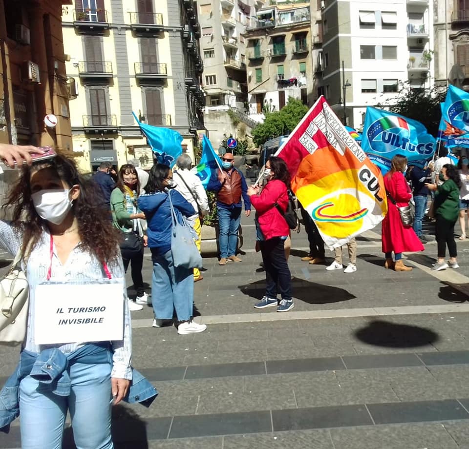 Campania, in piazza le guide turistiche: “snobbati dalle istituzioni”