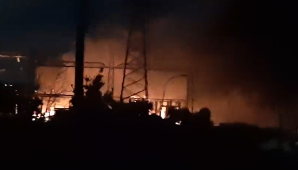 Pozzuoli, boato nella notte: in fiamme centrale elettrica
