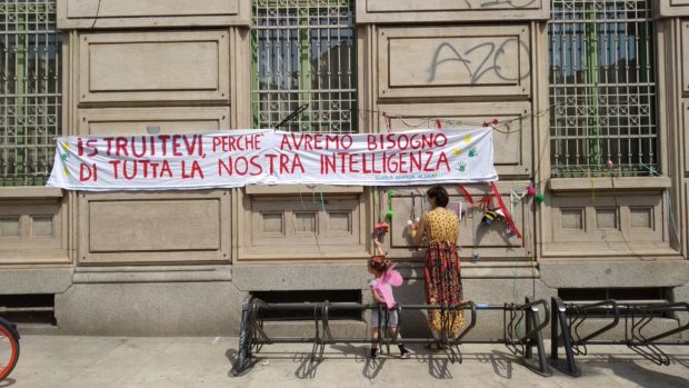 Campania, scuole chiuse: l’assessore Fortini censura e rifiuta il confronto con i genitori