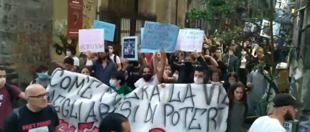 Napoli, arresti domiciliari per i 3 attivisti centri sociali. 2 mila in corteo per le strade cittadine