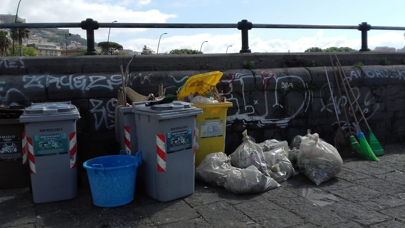 Napoli, libero accesso alle spiagge comunali