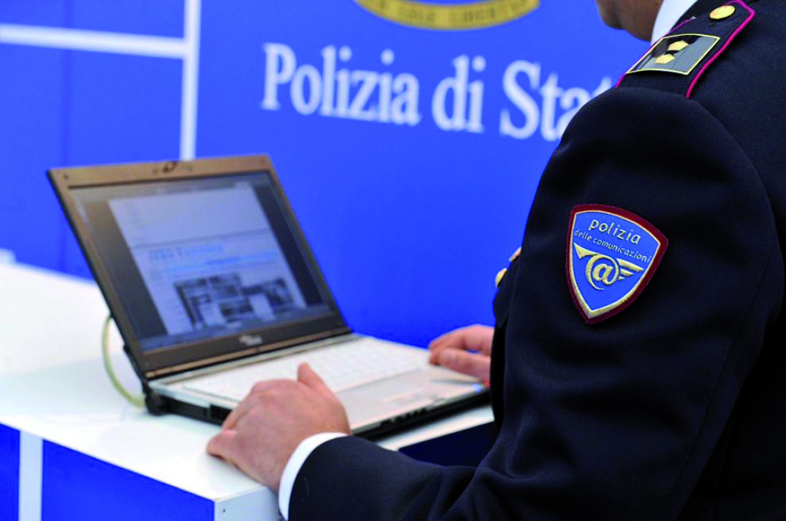 Salerno, arrestato un  influencer 55enne per pedopornografia