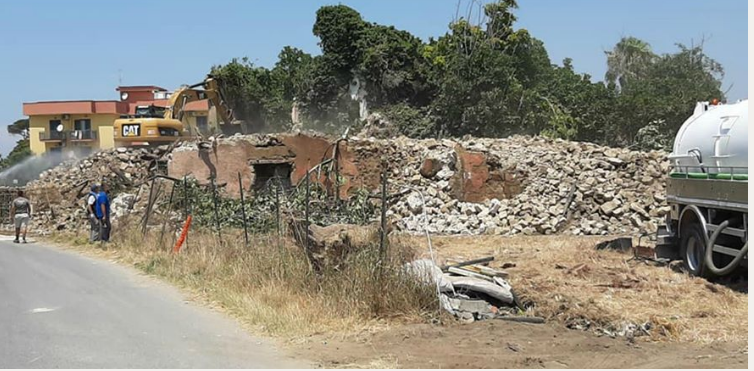 Giugliano, demolizione villaggio Zaccaria: esposto in Procura