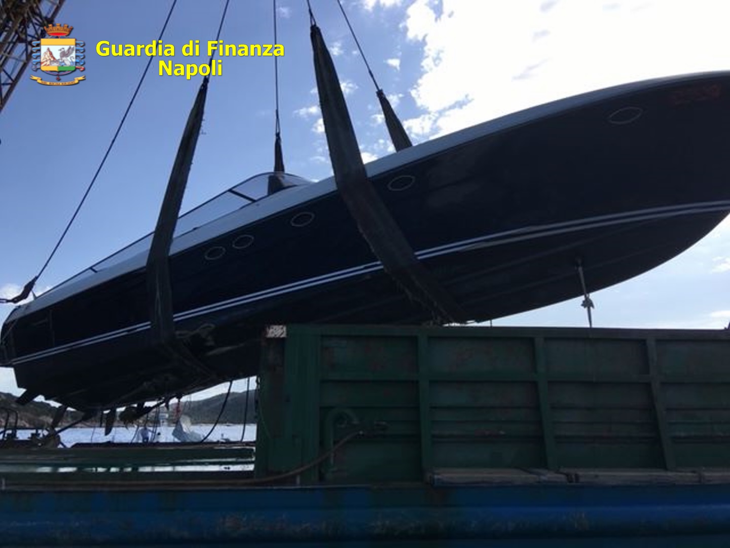 Napoli, fatture false: La Guardia di Finanza sequestra beni per 3 milioni di euro