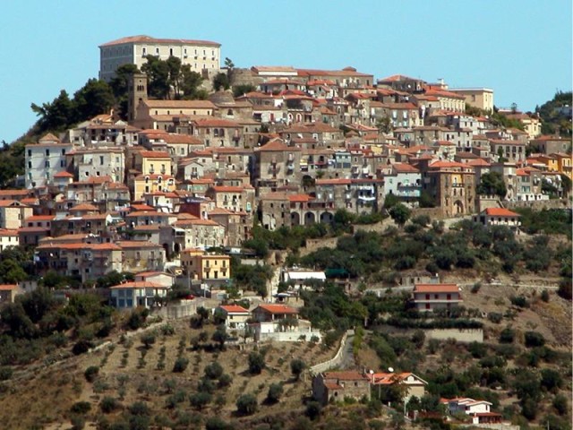 Coronavirus, falsa la notizia sul decesso a Castellabate. Il sindaco denuncia “Il Mattino”