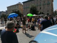 La protesta dei disoccupati a Napoli: “I padroni sulle barche di lusso, noi in piazza a Ferragosto per il lavoro dignitoso”