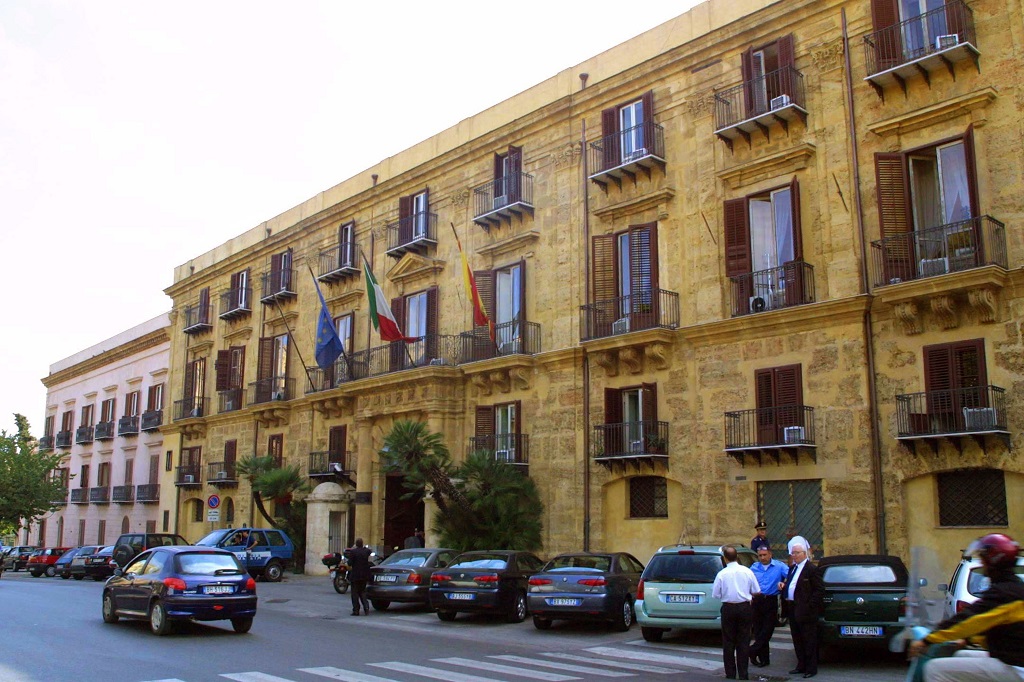 Sicilia, tanti giovani in terapia intensiva? E’ tutto una menzogna. Scatta la denuncia