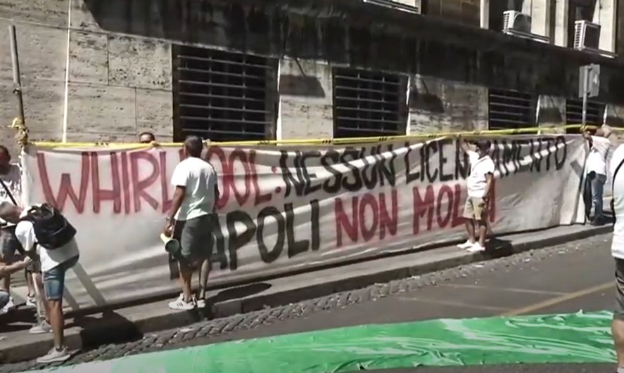 Whirlpool insiste: “Via da Napoli il 31 ottobre”