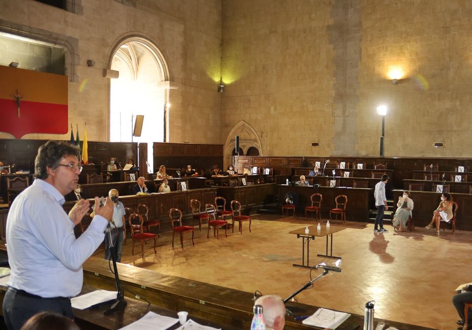 Napoli, consiglieri comunali disertano l’aula: 150 maestre senza lavoro