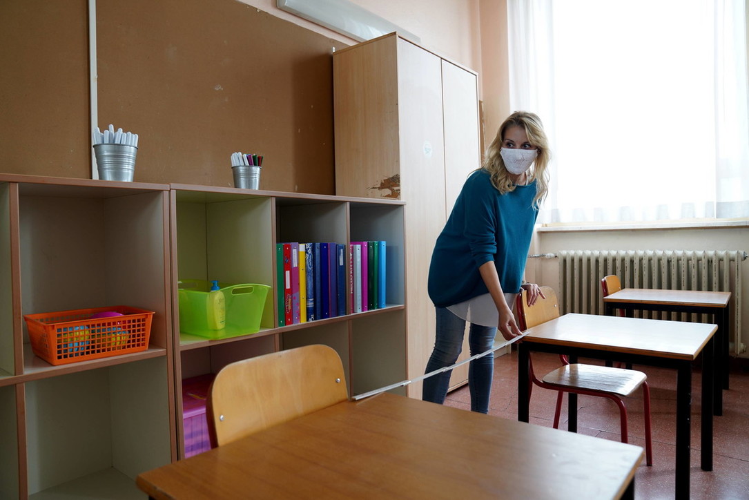 Coronavirus, a scuola solo la mascherina chirurgica. E qualche preside pensa alla sospensione per chi non la indossa