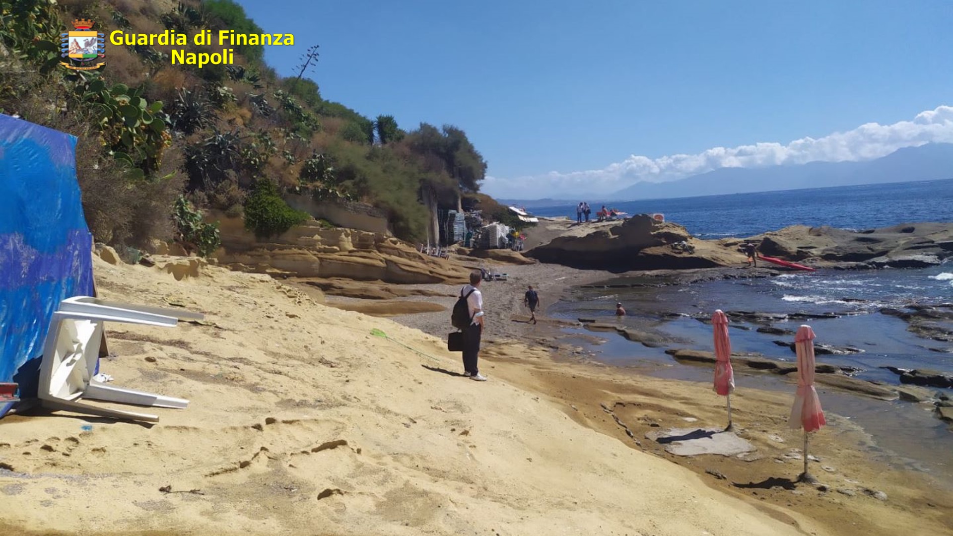 Napoli, Guardia di Finanza sequestra due lidi abusivi a Marechiaro. Scoperti lavoratori in nero