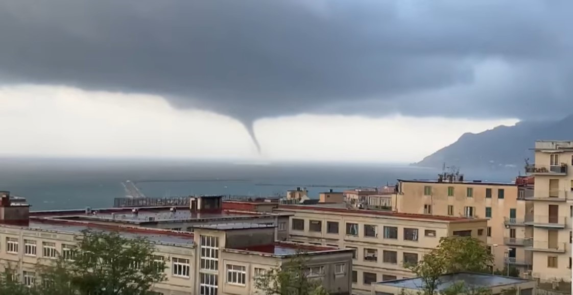 Tromba d’aria su Salerno, danni e paura