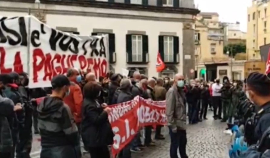 Napoli, nuova protesta anti coprifuoco: in piazza chi sta pagando la crisi