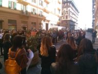 Scuola, continua la protesta delle mamme contro De Luca