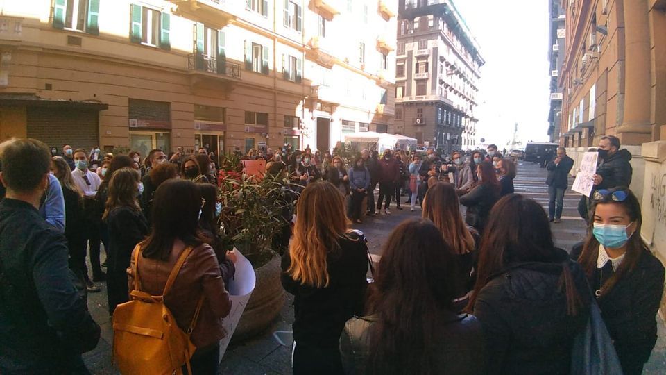 Scuola, continua la protesta delle mamme contro De Luca