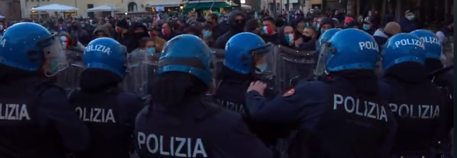 Covid, si incendia la protesta contro il coprifuoco e in difesa della Costituzione