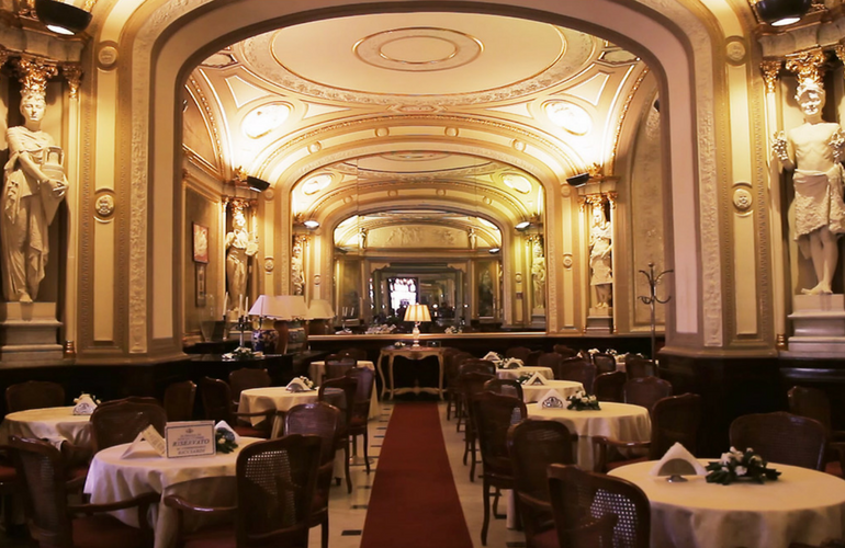 Covid, Napoli: chiude Caffè Gambrinus, 45 dipendenti senza lavoro. Vittime delle ordinanze autoritarie