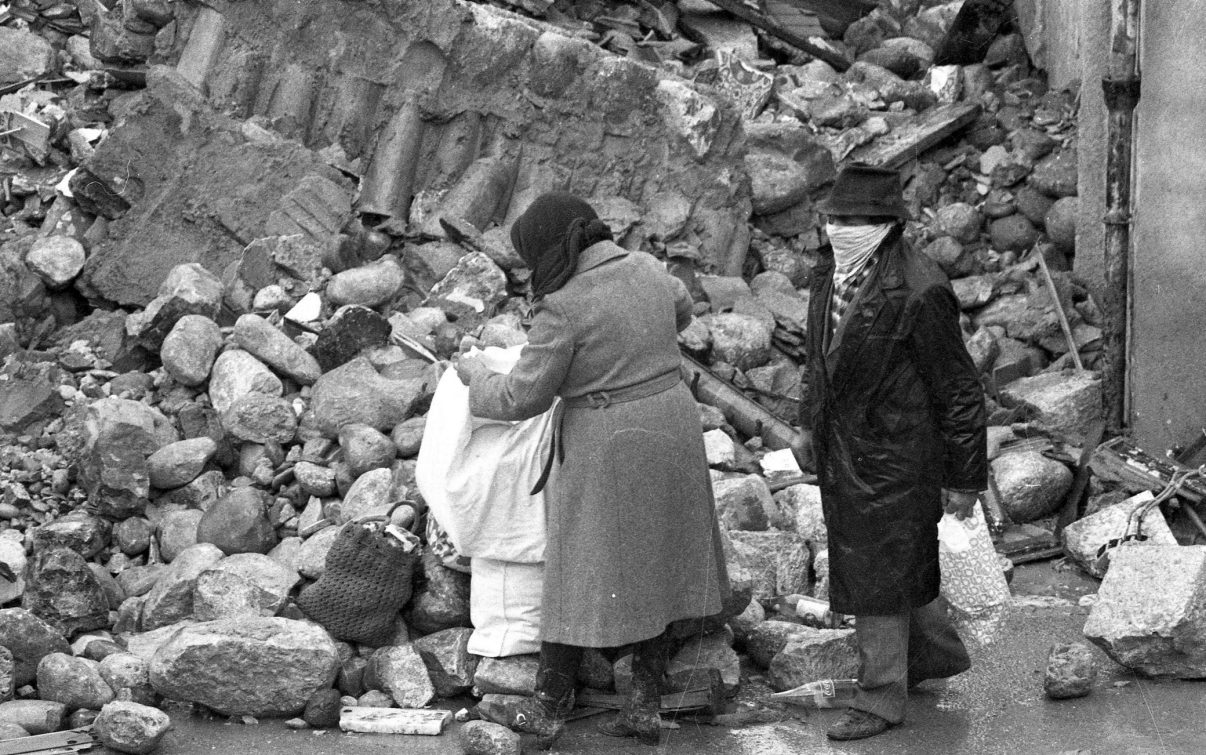 Terremoto ’80: il patto delle “concessioni” siglato da Dc, Pci e sindacato