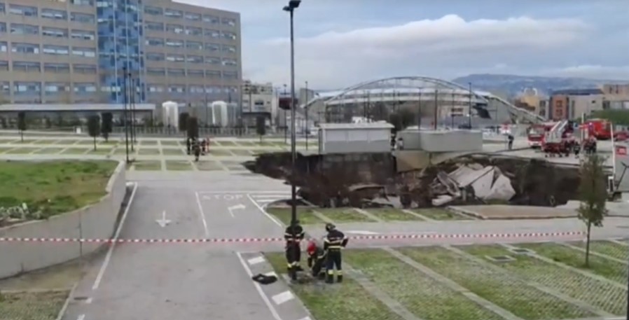 Ospedale del Mare, maxi voragine all’alba: evacuato il Covid Hospice