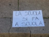Campania, De Luca e i sindacati chiudono di nuovo le scuole. Violato il diritto all’istruzione