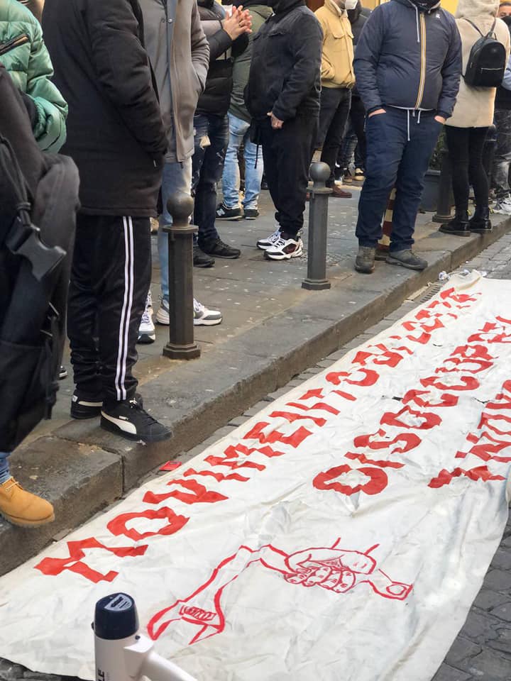 Napoli, disoccupati contestano ‘Repubblica’: “Basta balle sul reddito di cittadinanza. Vogliamo lavorare dignitosamente”