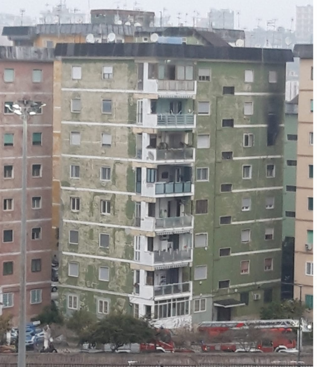 Napoli, incendio in un appartamento: 2 morti nel quartiere di Fuorigrotta