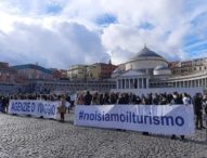 Napoli, gli operatori del turismo in piazza: “il settore è in crisi, subito interventi concreti”