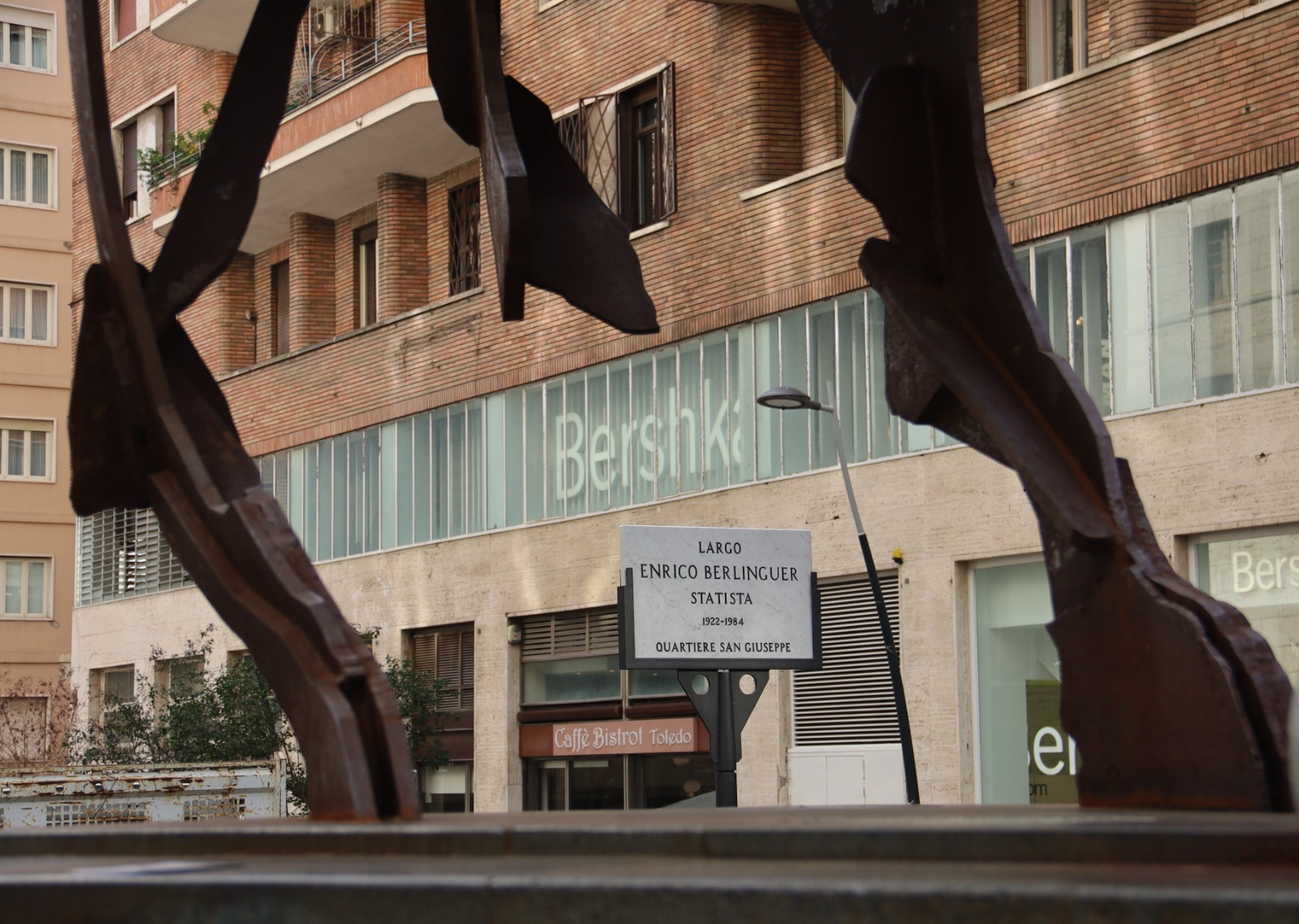 Napoli, ripristinata la targa dedicata a Berlinguer