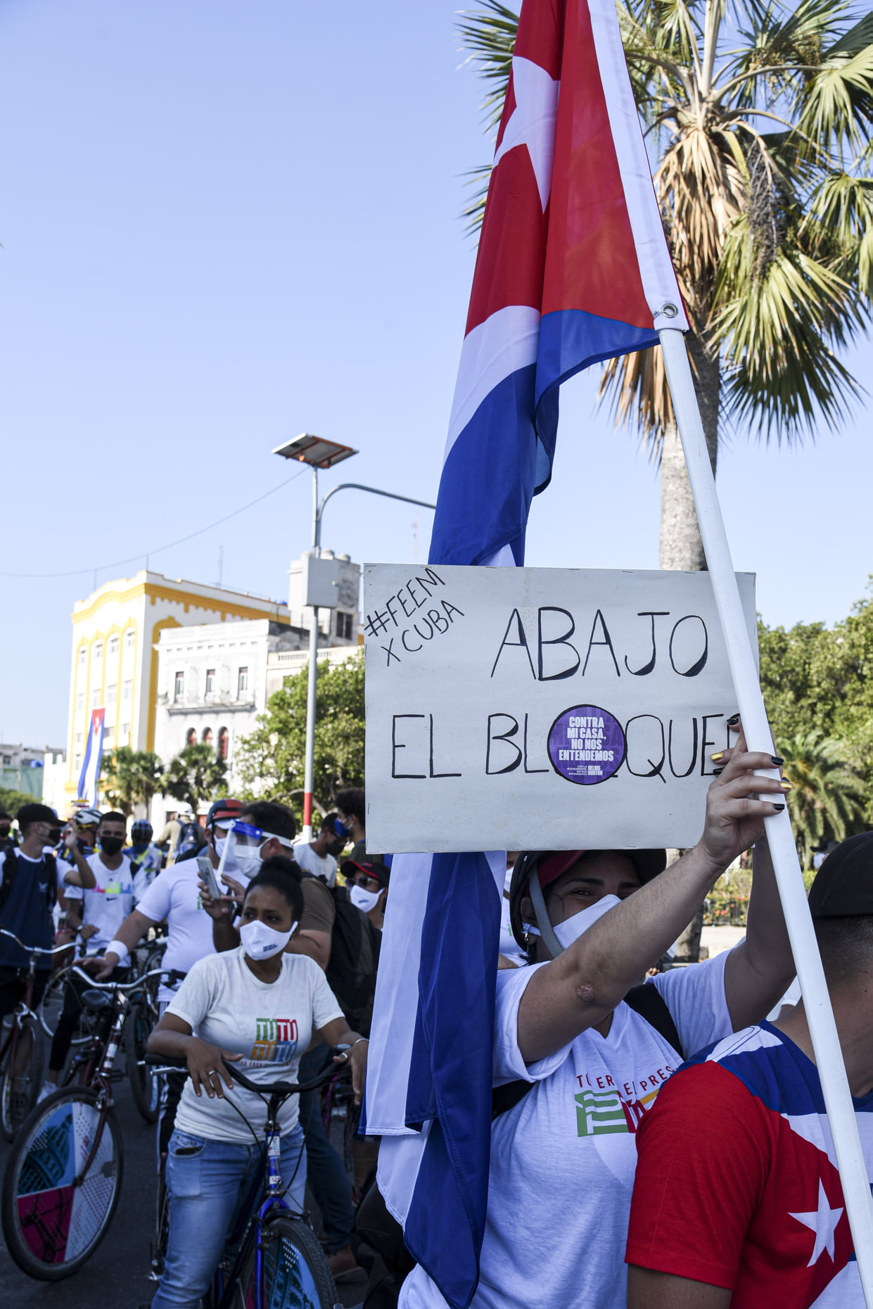 Cuba in piazza contro il blocco imposto da Stati Uniti e Unione Europea(Foto)