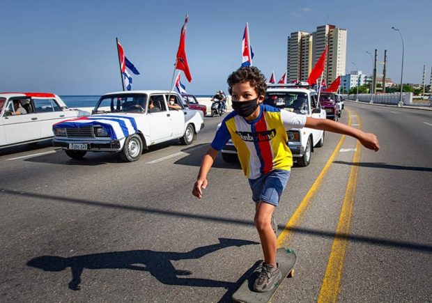 Cuba in piazza contro il blocco imposto da Stati Uniti e Unione Europea(Foto)