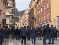 Salerno, protesta di ristoratori e No Dad: ira contro De Luca