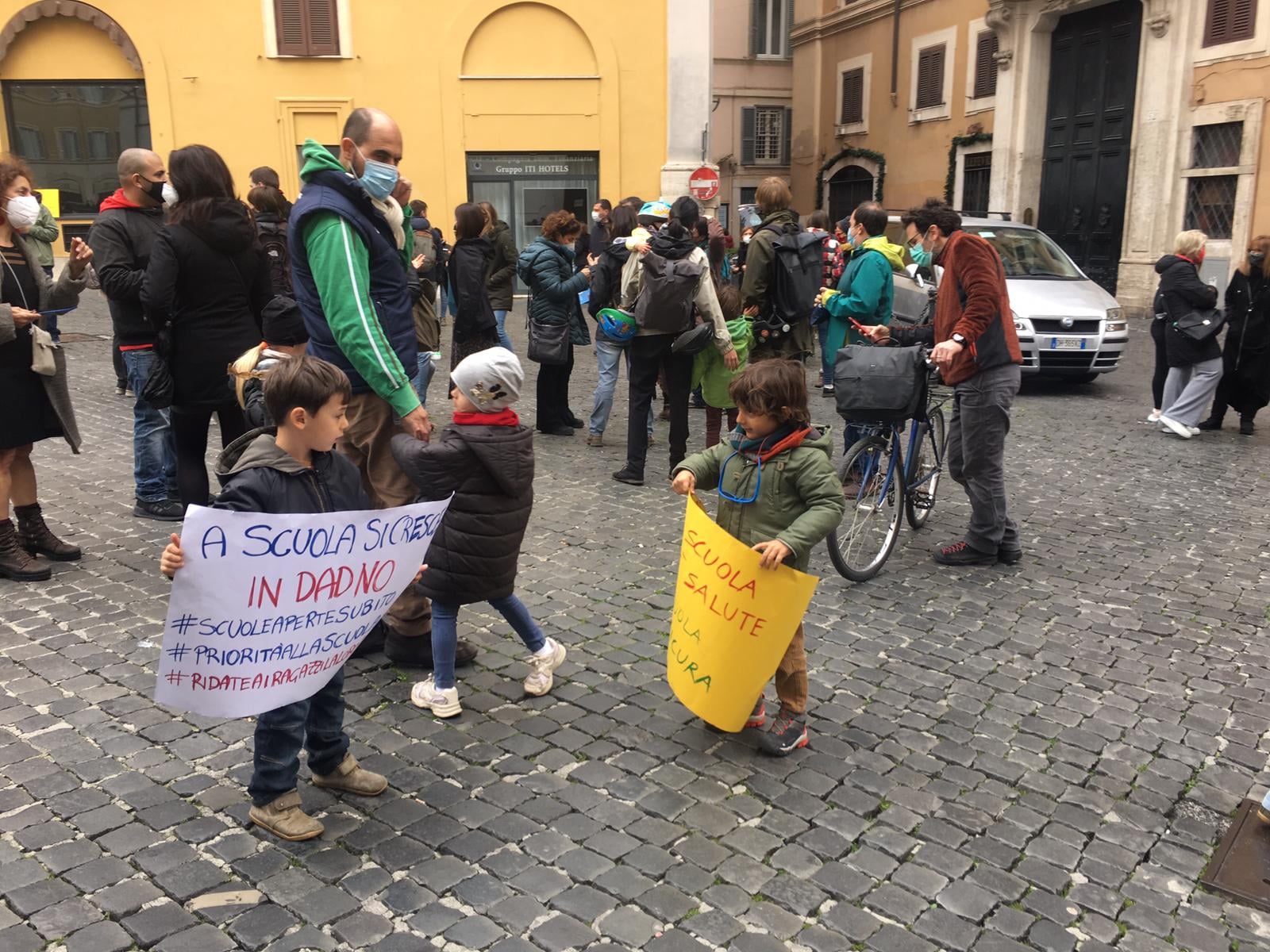 Scuola, genitori e docenti: “Pronte le azioni di disobbedienza per difendere il diritto allo studio”
